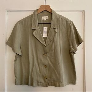 NWT Lou & Grey Notch Collar Crop Shirt
